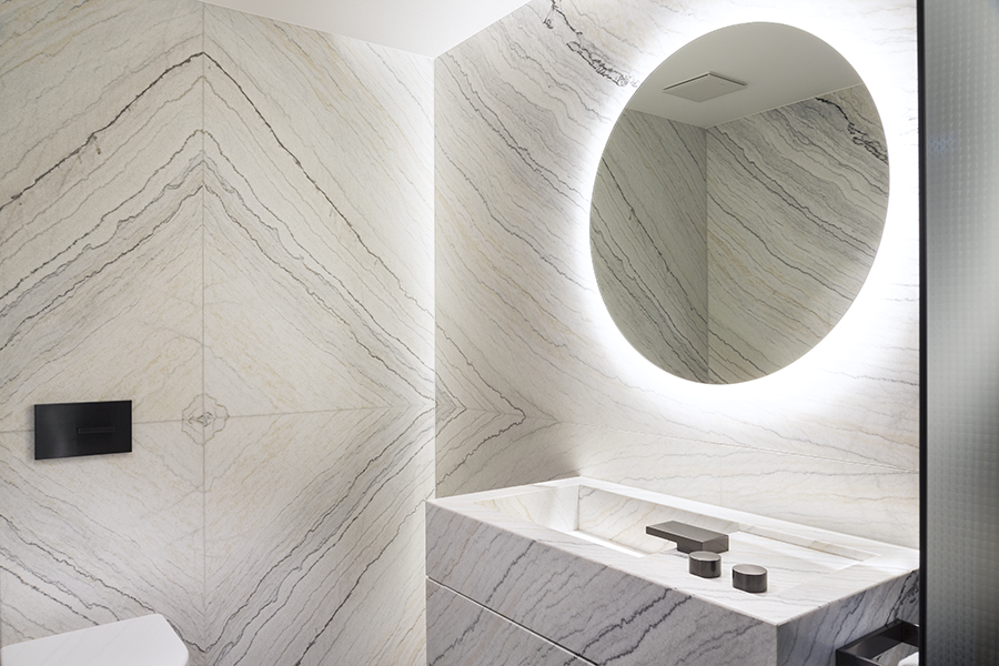 Villa Erlenbach mit Blanc Carrare Marmor Fusion im Spa-Bereich